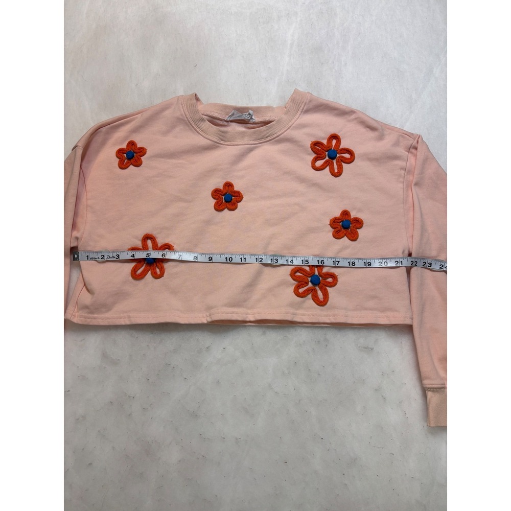 Everyday Chic Boutique Cropped‎ Sweatshirt Peach Flower Applique Size M - Picture 6 of 8